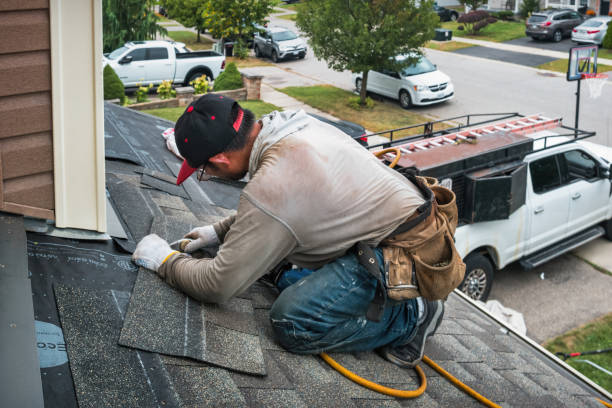 Professional Roofing technician working in Kellnersville, WI
